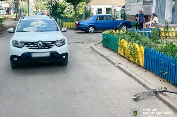 В Николаеве во дворе многоэтажки 31-детний водитель сбил ребенка на самокате