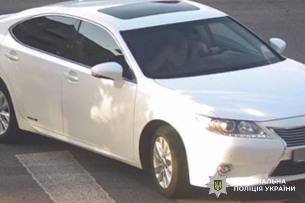В Николаеве супруги бросили открытый Lexus с ключами в зажигании – машину ожидаемо угнали