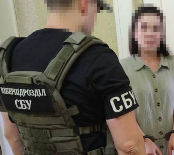 В Николаеве арестовали очередную поклонницу «русского мира», сливавшую позиции украинских военных