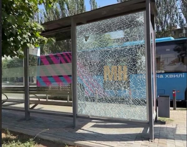 Бесконечная война с маргиналами: в Николаеве вандалы разбили очередную остановку