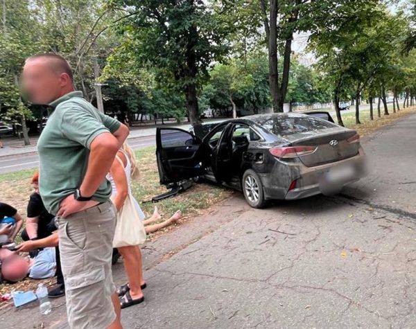 Нарушил один, пострадал другой: в Николаеве из-за выезжавшего с парковки Citroën разбился Hyundai