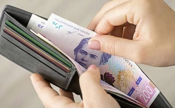 С 1 сентября в Украине вырастут стипендии и зарплаты учителей