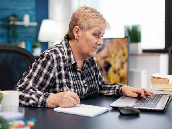 Николаевская служба занятости успешно трудоустраивает людей 50+: работодатели ищут опыт