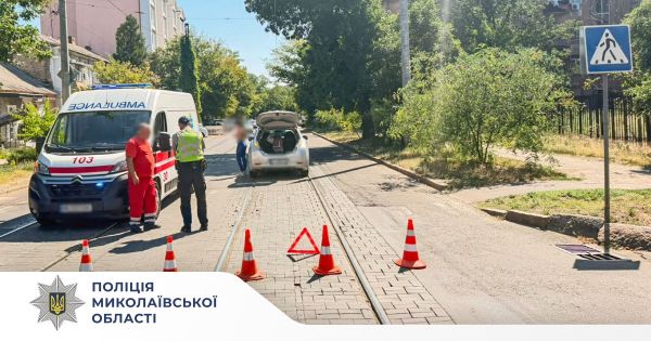 В Николаеве на перекрестке Шнеерсона и Кропивницкого водительница на электромобиле сбила женщину