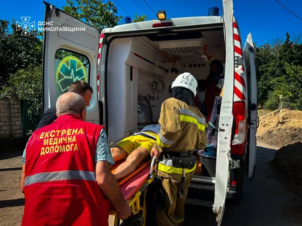В Николаевской области мужчина упал в трехметровую яму
