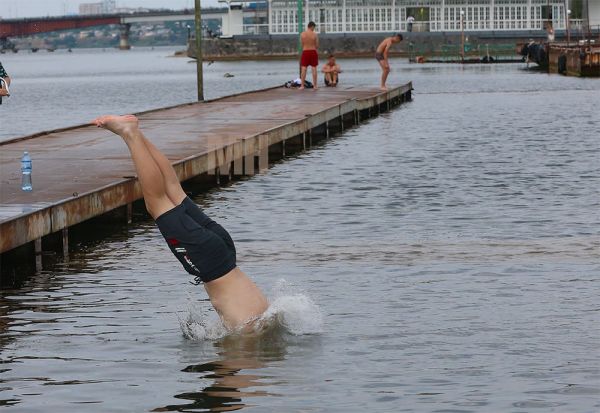 В Николаеве на трех пляжах нашли опасные бактерии в воде — результаты анализов
