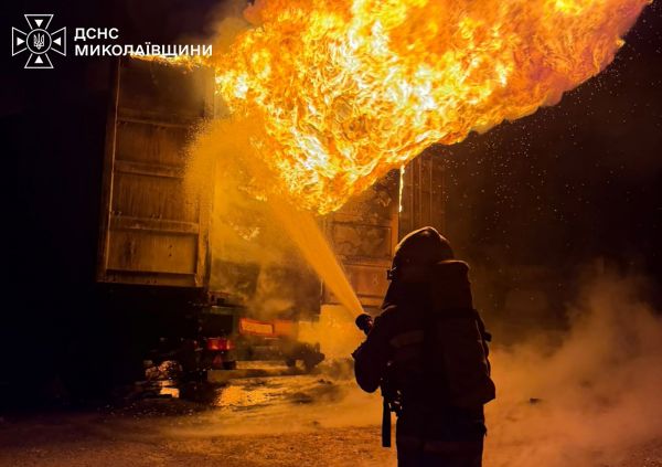 Спасатели потушили пожары в Николаевской области после ночной атаки «шахедов»