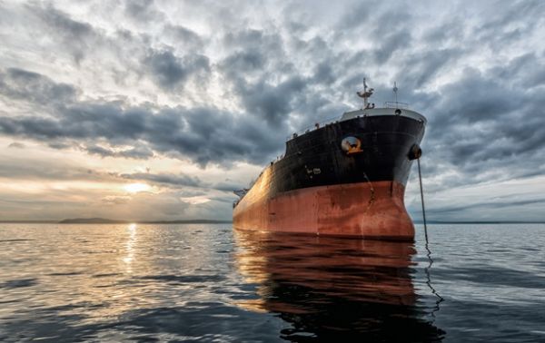 В Черном море у Новороссийска под удар попало судно с российской нефтью