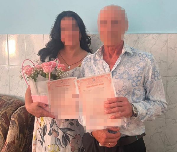 В Николаевском СИЗО сыграли свадьбу: невеста осталась в заключении, а муж будет дожидаться ее на воле