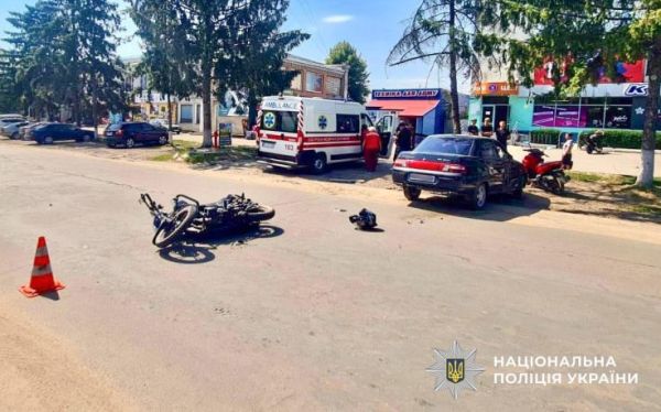 На Николаевщине полицейский на легковушке сбил мотоциклиста: назначено расследование
