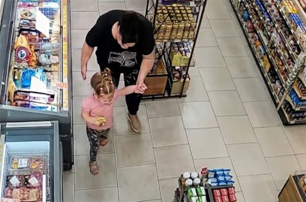 Суд вынес приговор бабушке, которая таскала 3-летнюю внучку за волосы в супермаркете Вознесенска