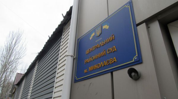 Суд в Николаеве встал на защиту больной 18-летней студентки, о которой забыла родная мама
