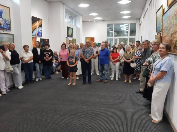 В музее Верещагина открыли выставку Сергея Рослякова о будущем Николаева