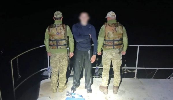 Пограничники достали из Днестра николаевскому уклониста, которому оставалось проплыть до Молдовы несколько метров (видео)