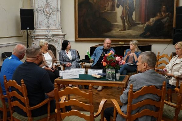 Опалювальний сезон, дахи та безбар'єрність: депутати облради перевірили підготовку музеїв і бібліотек Миколаєва до зими