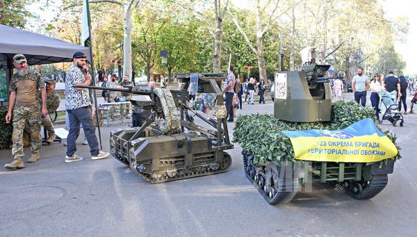 В центре Николаева вместо концертов — боевые дроны: как 123-я бригада удивляла горожан на Соборной
