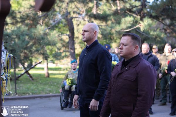 В Николаеве ко Дню Защитников и Защитниц Украины вручили награды и почтили память павших Героев