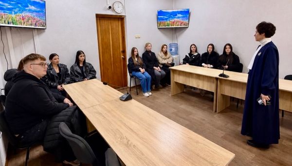 600 дел на одного судью: студентам показали изнутри работу Хозяйственного суда Николаевской области