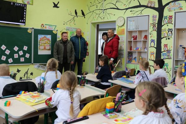 Освіта, безпека, інфраструктура: голова Миколаївської облради Антон Табунщик провів робочий день у Степівській громаді