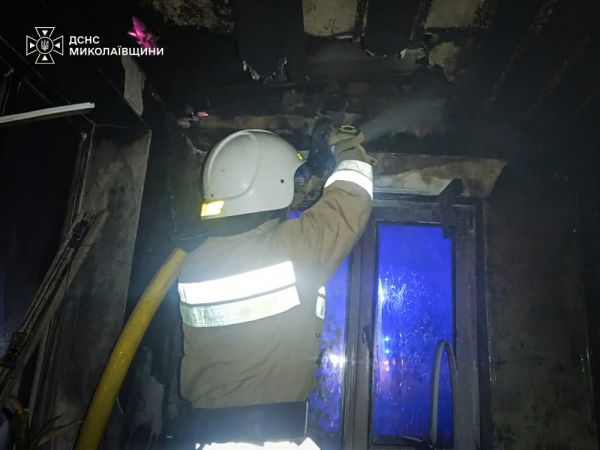 В Николаевской области перед рассветом огнеборцы тушили пожар в жилом доме
