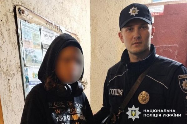 В Николаеве полиция нашла пропавшую школьницу: девочка боялась возвращаться домой из-за матери