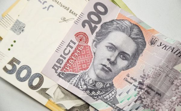 Пенсия и соцпомощь одновременно в 2026 году: кому ПФУ позволяет получать две выплаты