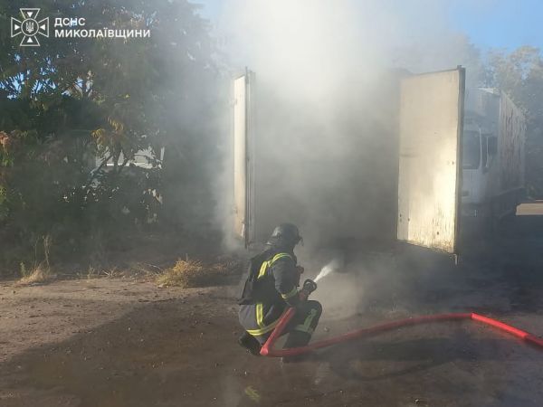 Из восьми пожаров за сутки в Николаевской области два произошли из-за вражеских обстрелов