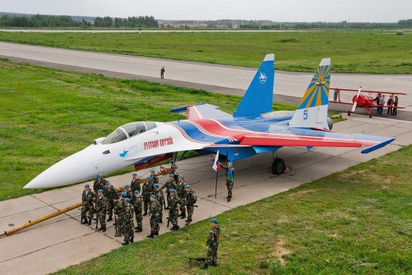 На военном аэродроме в Майкопе уничтожены два истребителя Су-35 и Су-34, – СБУ